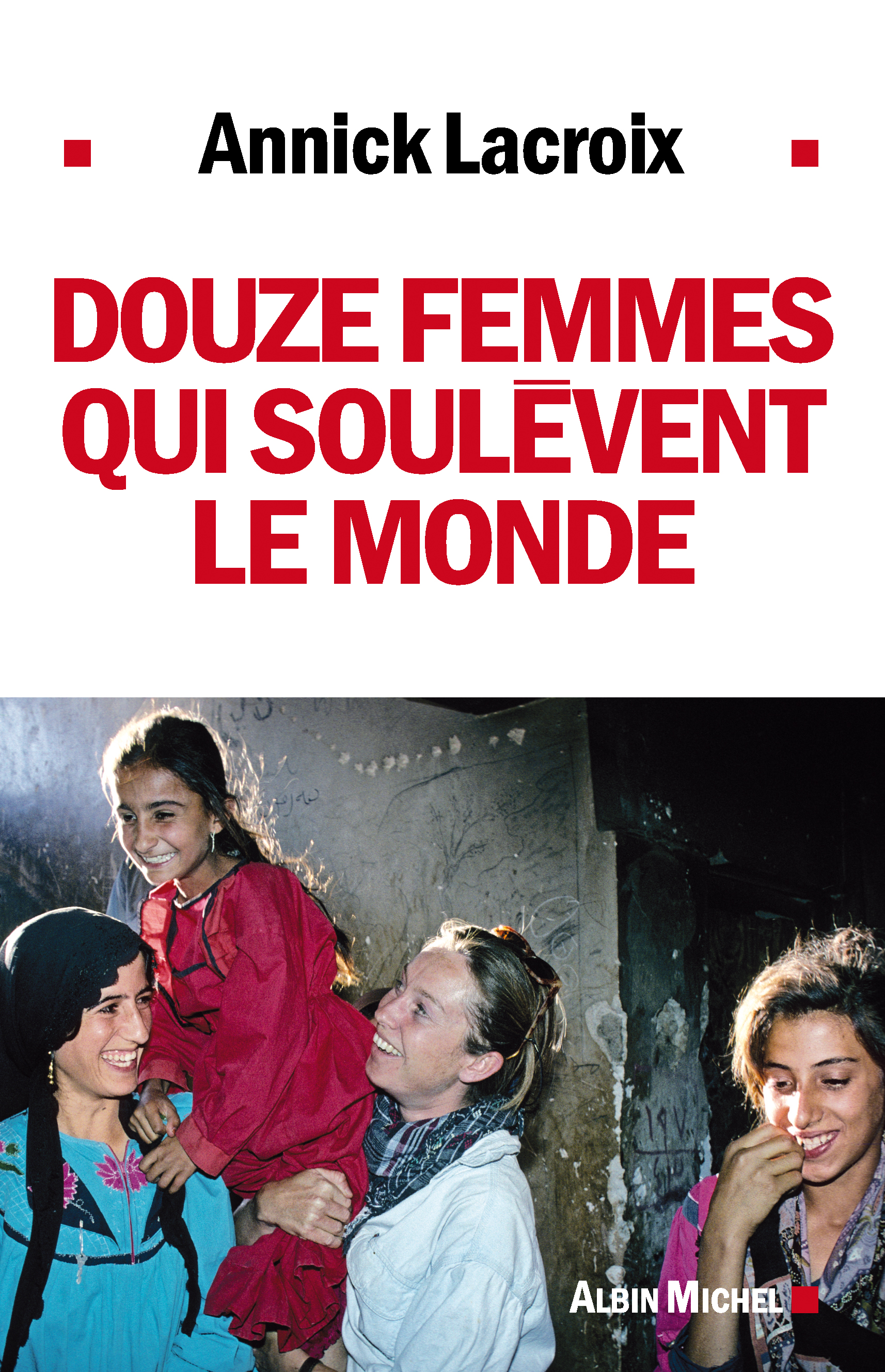 Couverture du livre Douze femmes qui soulèvent le monde